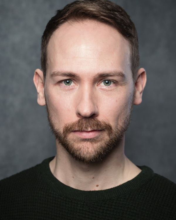 Mat Betteridge – Philip
Pic by Nicolas Dawkes 4