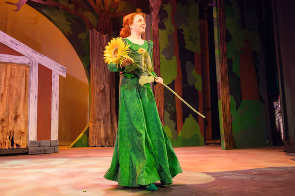 Anna Liggett as Fiona 2
