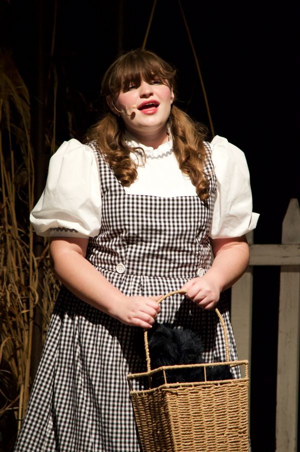 Emma Henderson (Dorothy) sings Over the Rainbow 1