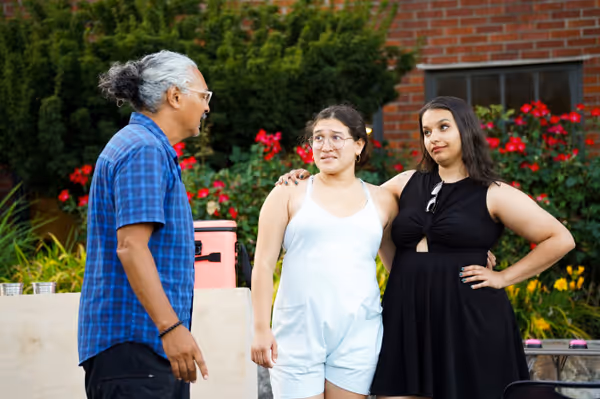 Couple Jazzlyn and Tiana argue with the head of the swap meet, Muchascosas. 3