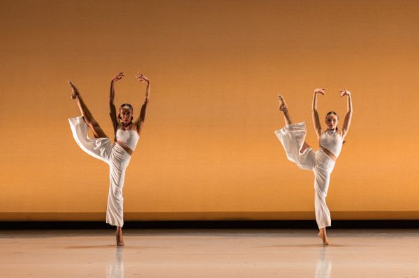 Kansas City Ballet Dancers Gillian Yoder and Amira Hogan in Caili Quan's world premiere of A Home Away. Photography by Brett Pruitt & East Market Studios. 6
