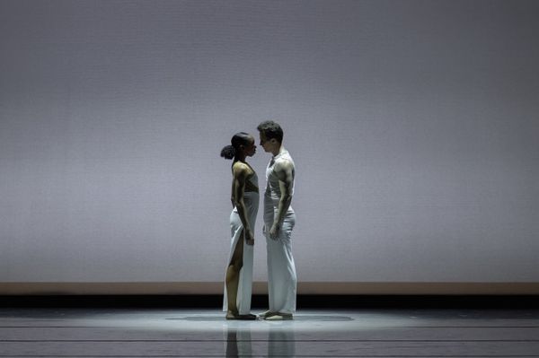 Kansas City Ballet Dancers Andrew Vecseri and Amira Hogan in Caili Quan's world premiere of A Home Away. Photography by Brett Pruitt & East Market Studios. 3