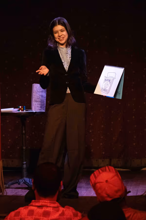 Fresh from her appearance on Penn & Teller: Fool Us, Emma Olson amazes the crowd. 5
