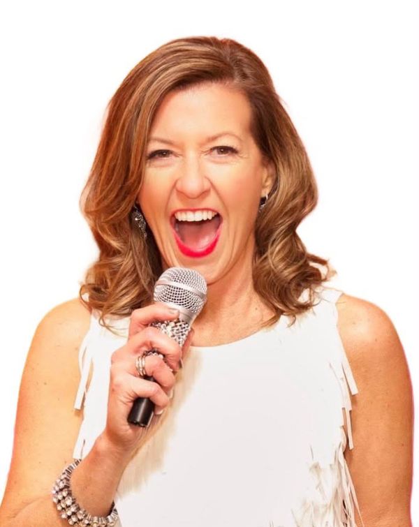 Cyndy Cecil is a Georgia native bringing Southern charm and New York sass to comedy about relationships, family, and life’s unexpected turns. 5