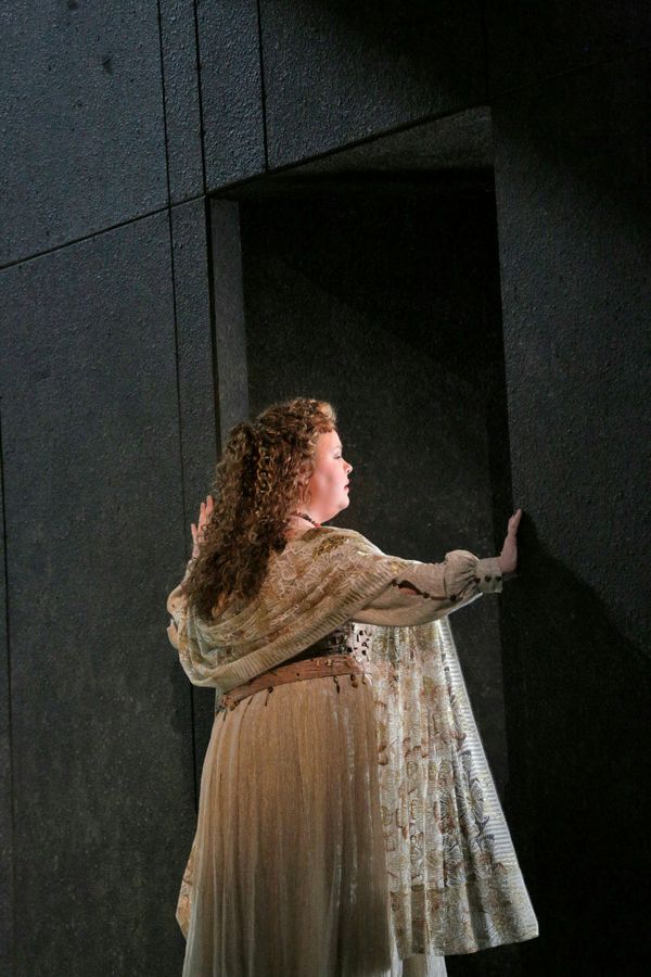 Jamie Barton made her 2015 LA Opera debut as Adalgisa in Norma. (Photo: Ken Howard) 4