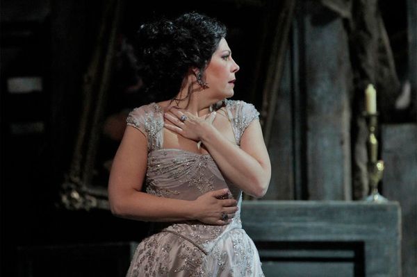 Sondra Radvanovsky as Tosca at LA Opera in 2017. (Photo: Ken Howard) 1