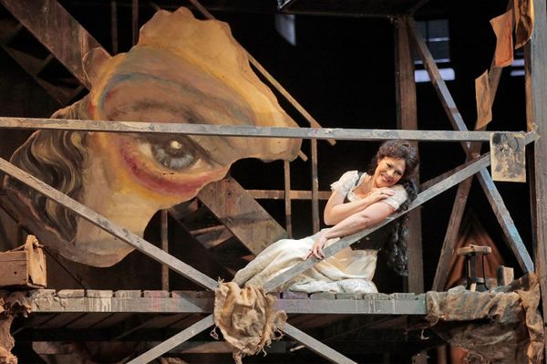 Sondra Radvanovsky as Tosca at LA Opera in 2017. (Photo: Ken Howard) 2