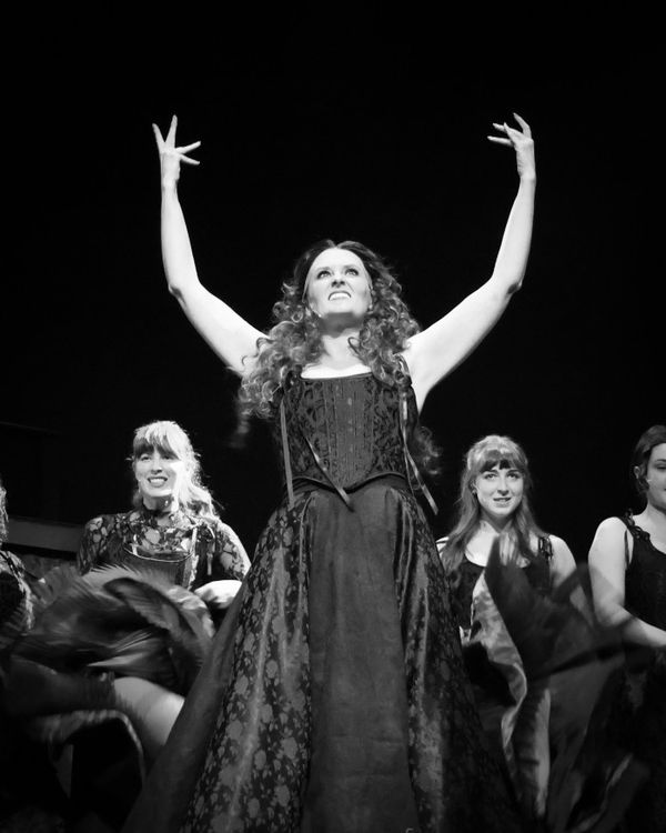 LAURA LYNN HORST as LUCY HARRIS 1