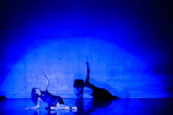 The audience helps Medusa get dressed in Jessica Fudim''s dance-theater solo, Venomous, Sept 4 & 6, 2025 in the Cannonball hub of Philly Fringe, at the Icebox Project Space Gallery. Photo by Kyle Adler 2