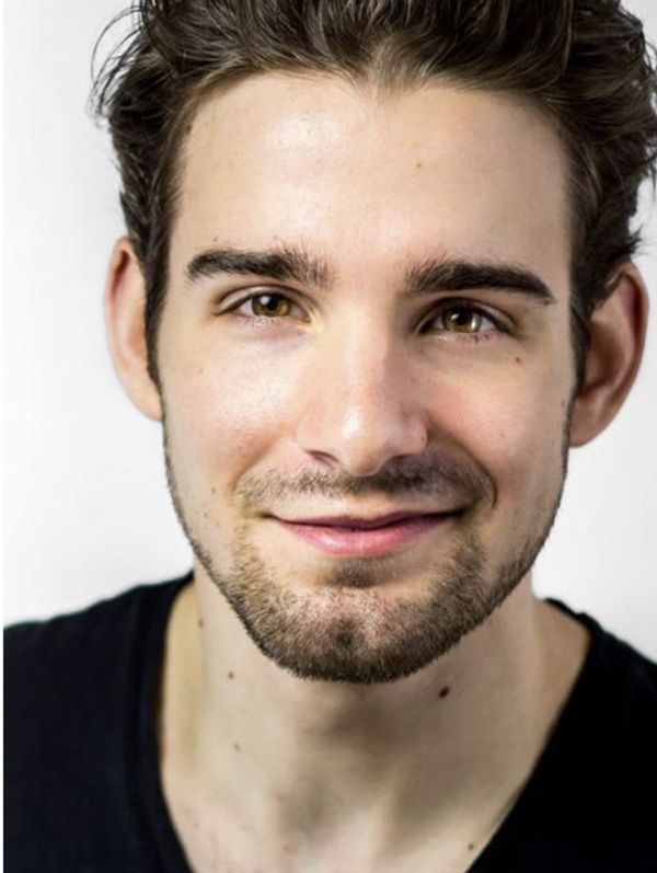 Joe Boover" as Feste  3