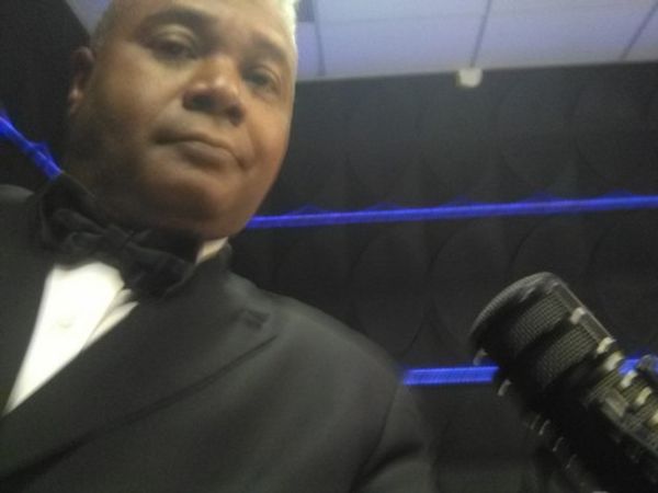 AN INTERNET TV GUIDE PHOTO FOR THEATRE FOLKS!: Santa Monica's Ruskin Theatre Group and Ruskin School of Acting Founder JOHN RUSKIN, 