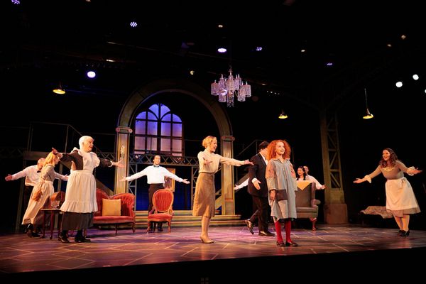 Ellen Gruber (Annie) and Frankie McElroy (Molly) Photos by Michael Bessom Photography 11