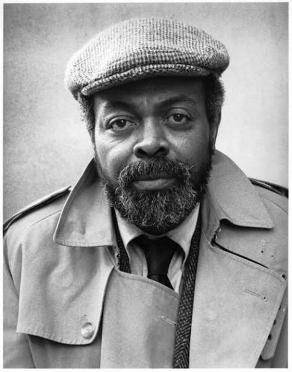 49-year-long theatre veteran Darryl Maximilian Robinson ( The Founder of both The Excaliber Shakespeare Company of Chicago and The Excaliber Shakespeare Company Los Angeles Archival Project ) has been involved in over 250 live stage and literary arts presentations during his nearly five decades as a theatre artist and he discusses his career and work over the course of four Guest Actor Appearances on Ron Brewington's internet performing arts television show 