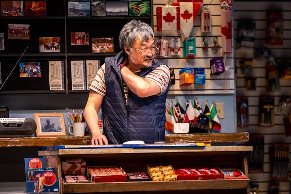 Ins Choi and Esther Chung in Kim?s Convenience (2025). A Soulpepper Production in association with American Conservatory Theater & Adam Blanshay Productions. Photo by Dahlia Katz 7