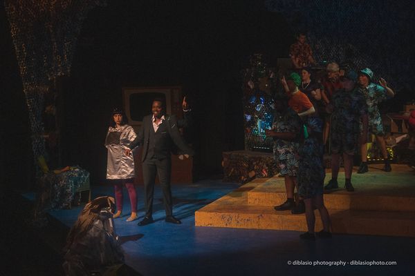Scenic Design by Jonathan Allender-Zivic, Lighting Design by Jay Weddle 6