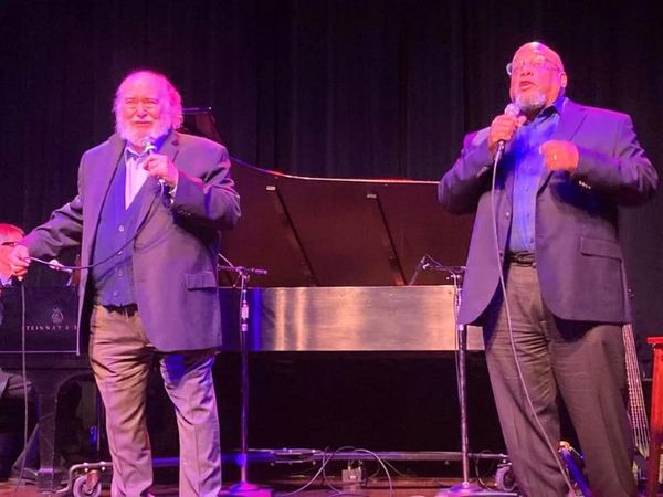 Dan and Dave as Dueting Santas Official website: https://www.dmsentertainments.com/event-details/together-dan-and-dave-duet #chicagomusic 1