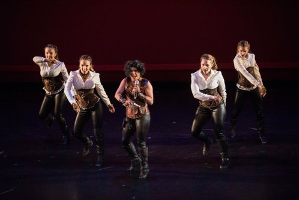 (L to R) Emma Wilburn, Eula Sagan,  Samantha Myburgh (Wanda Savage), Fallon Guin, and Jenna DiDonato performing "Wanda Savage" for The Movemeant at the Academy of  Music Theatre 2018 Photo credit: Jaime Robinson 2