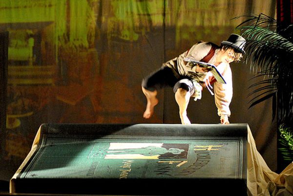 A second picture of the show with Anja Pirling in the role of Huckleberry Finn. 2