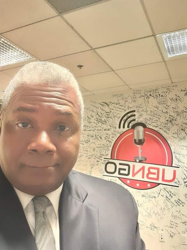 A Wall of Many Artists: Darryl Maximilian Robinson signed the UBNGO Burbank Studios during his 5th Guest Actor Appearance on THE ACTORS CHOICE with Host Ron Brewington. 10