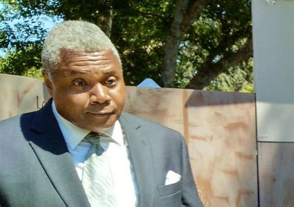 Host and Guest: Veteran journalist Ron Brewington interviewed veteran stage actor and play director Darryl Maximilian Robinson on the September 19, 2016 edition of THE ACTORS CHOICE. 20