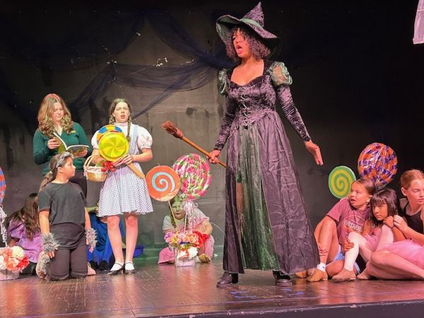 Kyla Puryear as The Witch, Evelynn Knox as Dorothy, Valentina Vargas as Toto 1