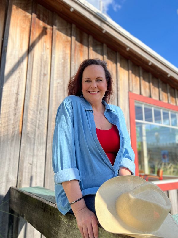 Samantha Marti-Parisi as newspaper columnist, author, political commentator and Texas firebrand, Molly Ivins in Red Hot Patriot 2