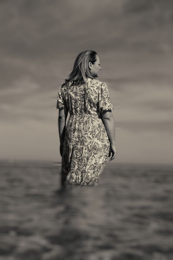 Robyn Brookes stars as Julieana Smithton, a woman battling early onset dementia 1