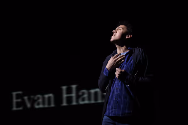 Alex Ramos as Evan Hansen 9