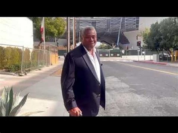 The Perfect Place To Discuss Cloud-Capped Towers And Gorgeous Palaces: On Tuesday November 7, 2023, veteran stage actor and play director Darryl Maximilian Robinson utilized this majestic background. 3