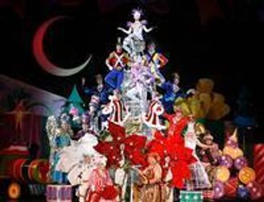 CIRQUE DREAMS HOLIDAZE show poster