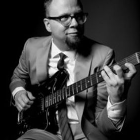 Feed Your Senses LIVE with Alex Gordon show poster