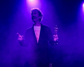 Life with Oscar show poster