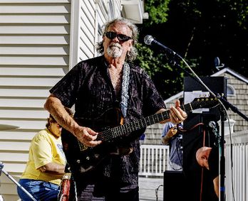 Kerry Kearney to Hold 30th Anniversary Gala at LI Music and Entertainment Hall of Fame on May 1st show poster