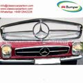 Front grill of Mercedes Pagode W113 (1963-1971) in Off-Off-Broadway