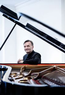Taiwan Philharmonic and Stephen Hough