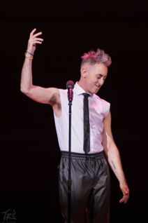 Alan Cumming Sings Sappy Songs