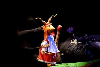 La Cucarachita Martina show poster