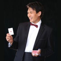 Magic in Paradise with David Kuraya