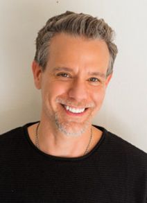 Adam Pascal 