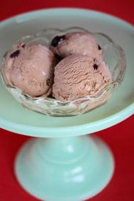 HUMPHRY SLOCOMBE CREATES LIMITED EDITION ICE CREAM FLAVOR CHOCOLATE CHERRY CHEESECAKE TO CELEBRATE THE GOLDEN GIRLS: THE CHRISTMAS EPISODES - 2016 show poster