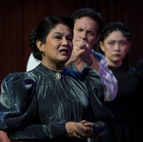 Mga Multo show poster