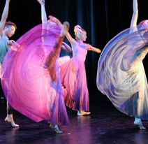 Hanna Q Dance Company Performance