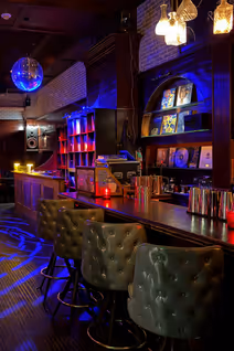 LP Vinyl Bar presents DJ Santi playing an all-7” vinyl set of 80s, New Wave, Synth-Pop & Latin