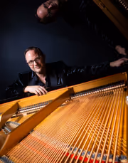 Kevin on the Keys Celebrates Hollywood StageMag