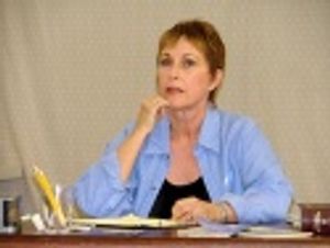Amanda (as Kate) at her hotel desk Photo