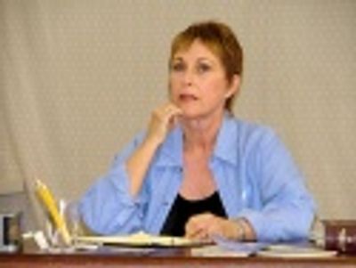 Amanda (as Kate) at her hotel desk Photo