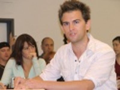 Daniel Reichard (Bob Gaudio) serves as narrator
for part of the show. Photo