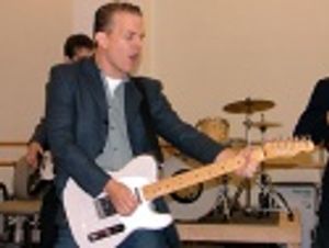 Christian Hoff on Guitar
 Photo