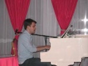 Michael Arden accompanied Max on the piano

 Photo
