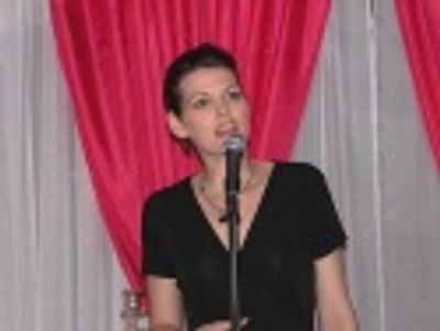 She then introduced the final song of the night,
a perfect example of the festival's Photo